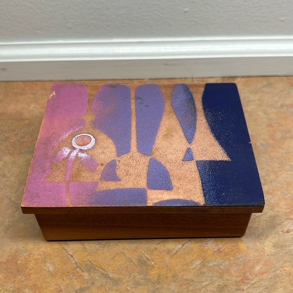 Jewelry - EUC Wood Jewerly Box w/Felt Feet colors Brown Purple Pink  bronze and white